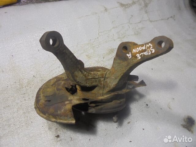 Кулак поворотный передний правый Space Wagon 92-99