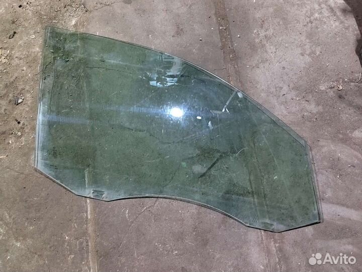 Стекло переднее правое Volkswagen Tiguan
