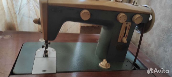 Швейная машина Чайка