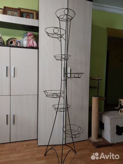 Подставка для цветов, кованная