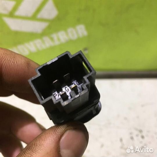 Кнопка открывания лючка бензобака Фольксваген Го