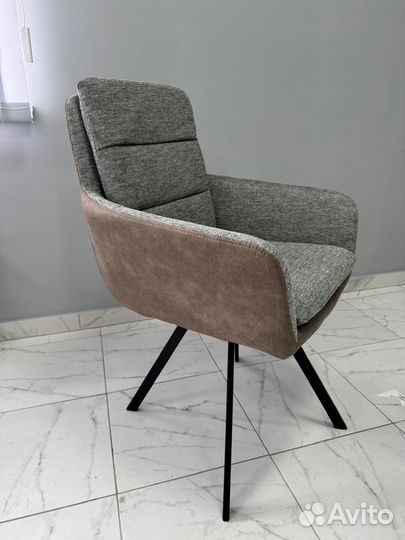 Стул поворотный