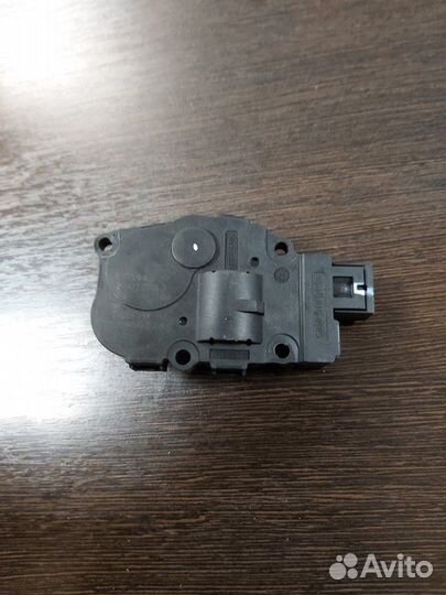 Моторчик заслонки печки Porsche Cayenne 958 3.6