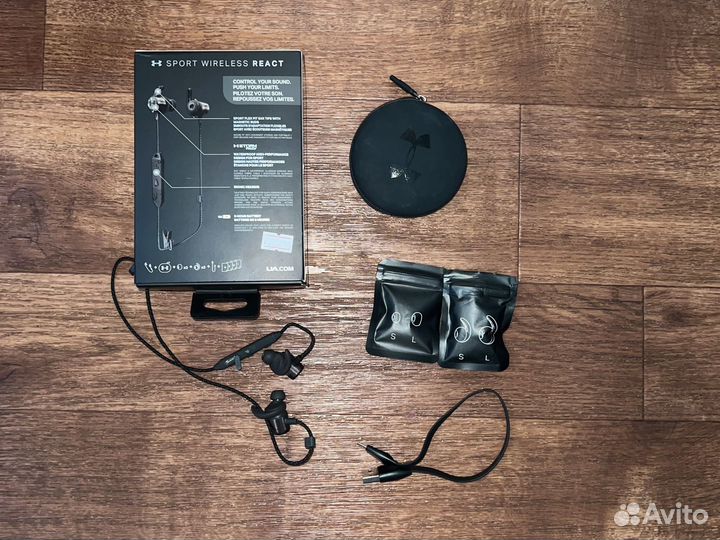 Беспроводные наушники JBL Sport Wireless React