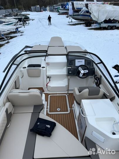 Катер Bayliner VR6