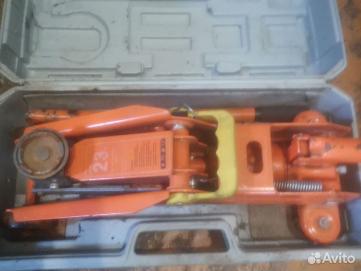 Домкрат гидравлический подкатной