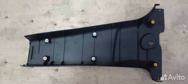 Обшивка центральной стойки нижняя правая tucson 04