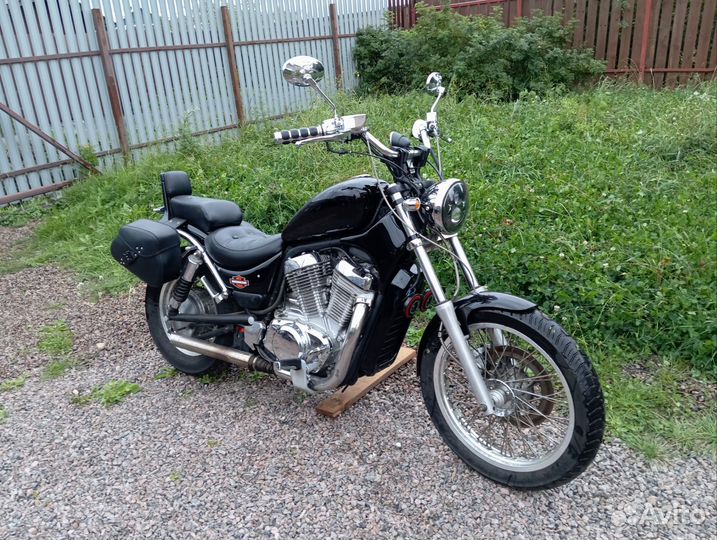 Suzuki Intruder vs 750