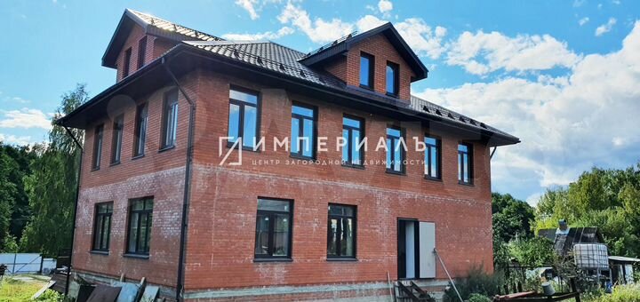 Дом 286,2 м² на участке 14,8 сот.