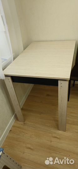 Кухонный стол и стулья