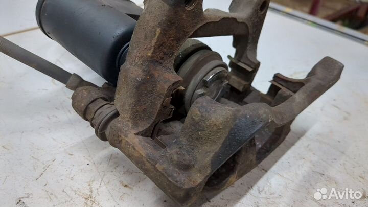 Суппорт левый задний Audi Q3