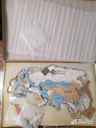 Деревянная карта мира