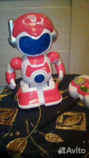 Игрушка робот с пультом