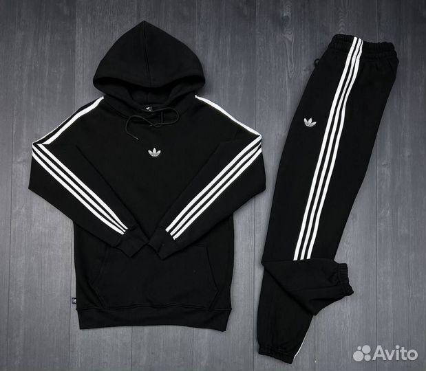 Спортивный костюм adidas