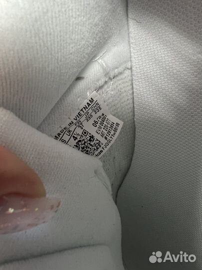 Кроссовки adidas новые(разные размеры)