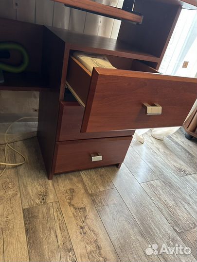 Компьютерный стол