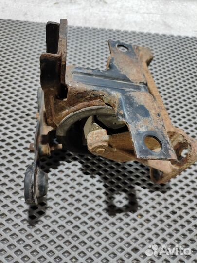 Опора двигателя левая Ford Mondeo II 1996-2000