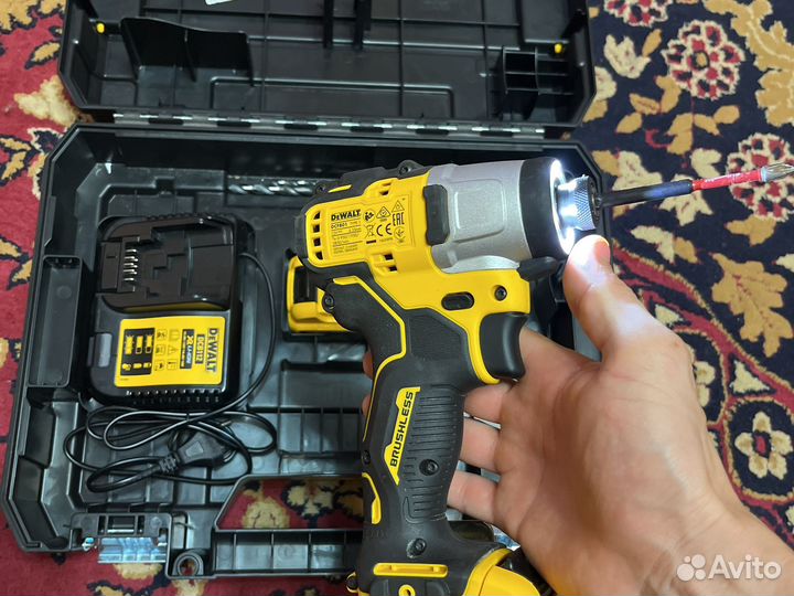 Шуруповерт импакт dewalt