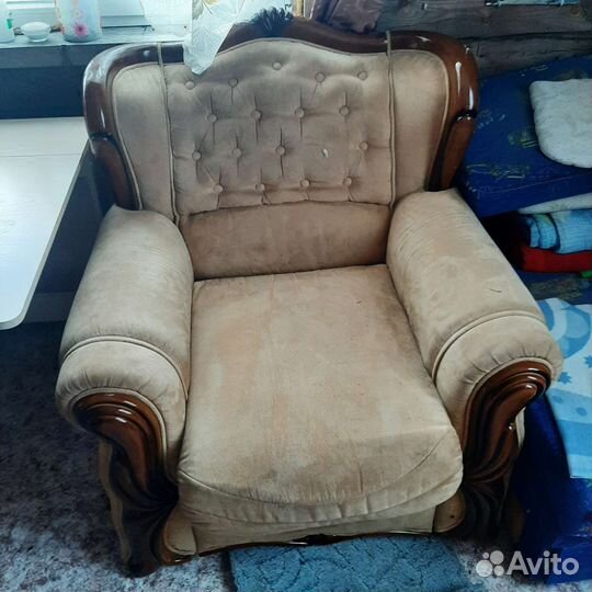 Большой угловой диван и кресло