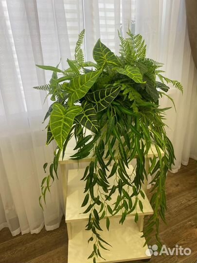 Искусственные цветы в горшках