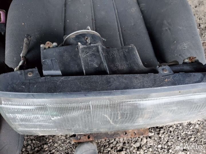 Стекло фара правая Мазда 626