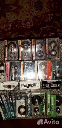 Кассеты с записями и без