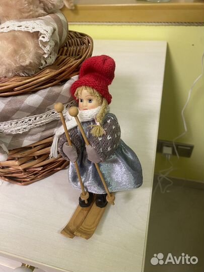 Кукла на лыжах