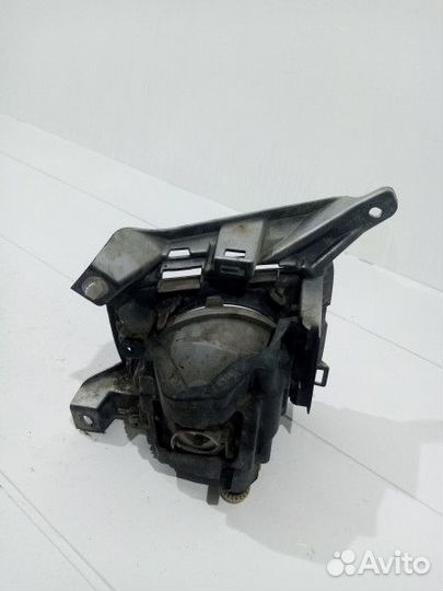 Левая противотуманная фара Toyota Land Cruiser 10
