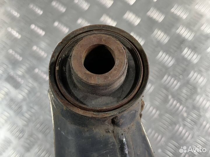 Рычаг задний левый нижний Land Rover Discovery 4