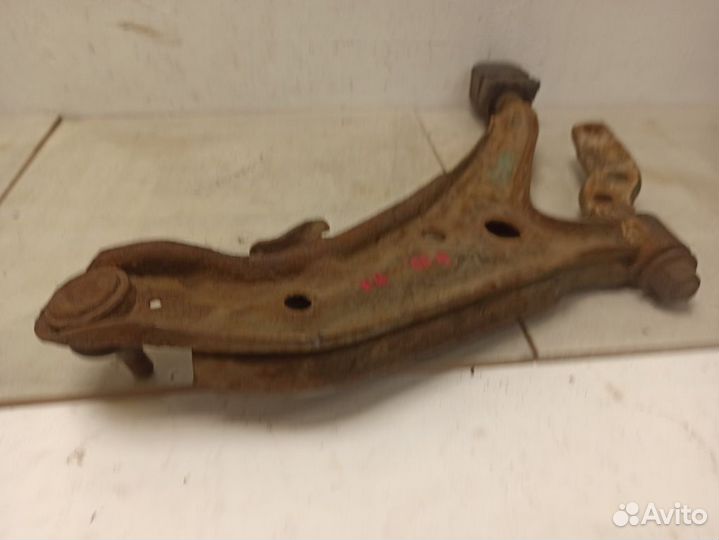 Рычаг передний левый нижний