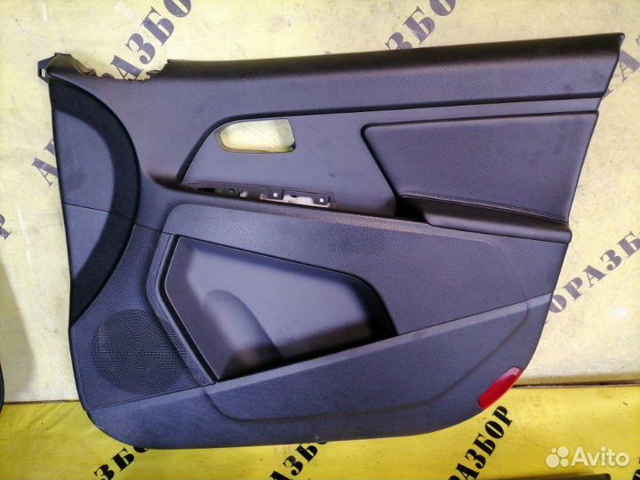 Обшивка двери Kia Sportage 3 2010-2015 2.0 G4KD