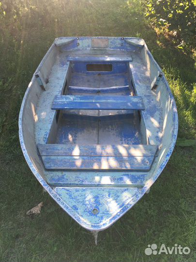 Лодка моторно-гребная