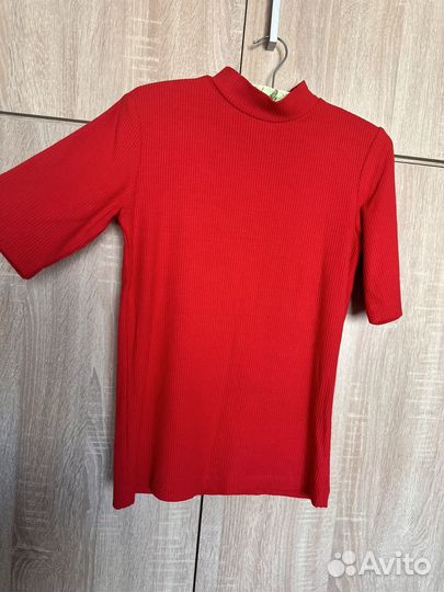 Водолазка с коротким рукавом красная