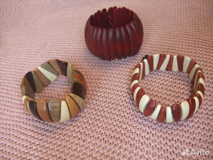 Браслеты, бусы(дерево, бисер), заколка. Новое