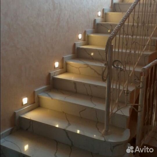 Лестница из кварцевого агломерата