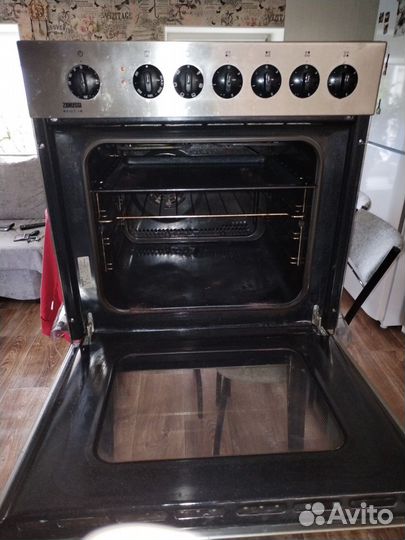 Электрический духовой шкаф Zanussi