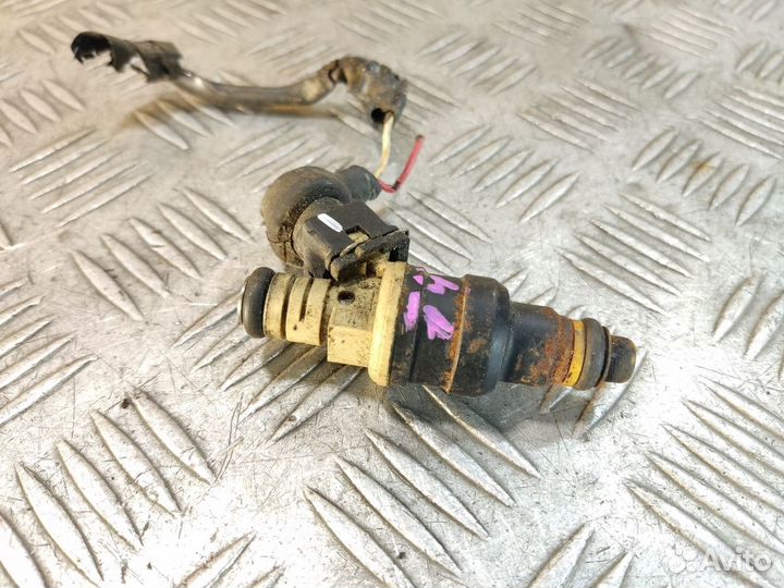 Форсунка двигателя Peugeot 406 1995-1999