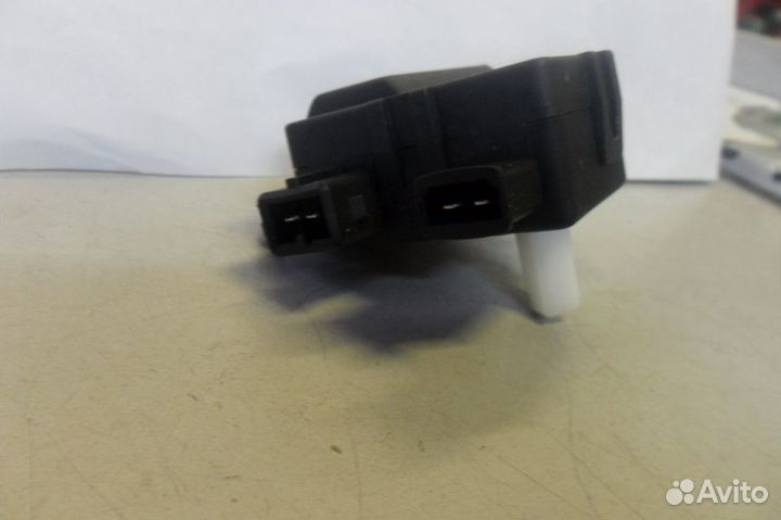 Моторедуктор заслонки печки ваз 2110-12 приора