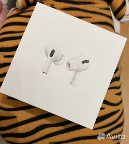 Коробки от AirPods Pro и от Apple watch series 5