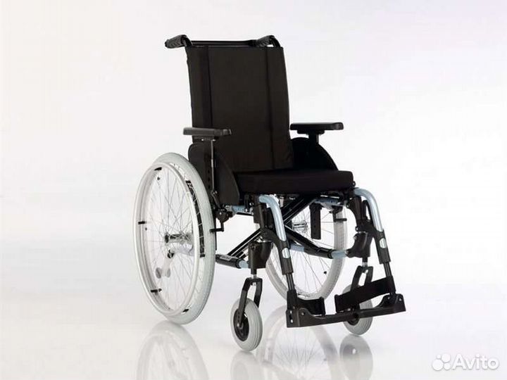 Кресло-коляска для инвалидов с ручным приводом 