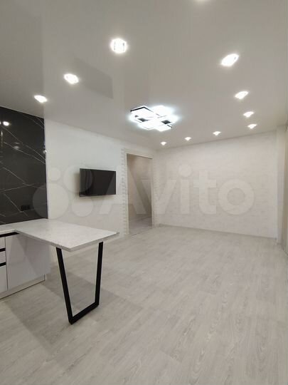 2-к. квартира, 71 м², 1/12 эт.