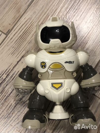 Игрушка робот