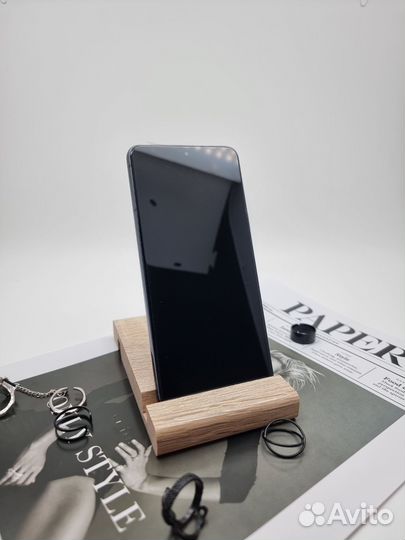 Samsung Galaxy S21, 8/128 ГБ