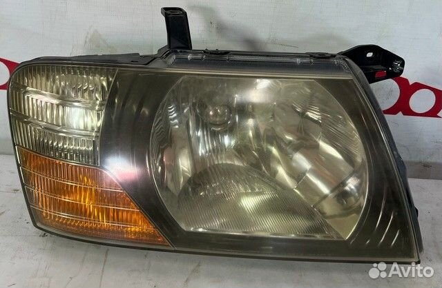 Фара правая Mitsubishi Pajero 3