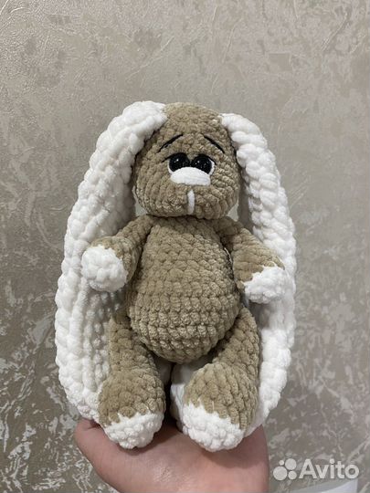 Вязанные игрушки зайка