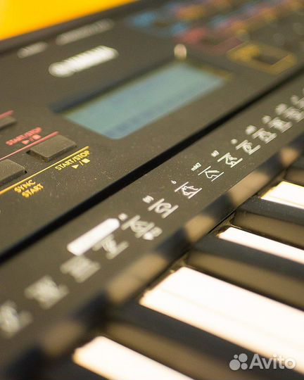 Yamaha PSR-E273 Синтезатор для начинающих
