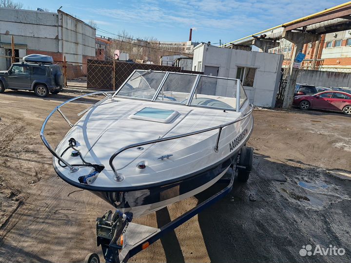 Катер Bayliner каютный