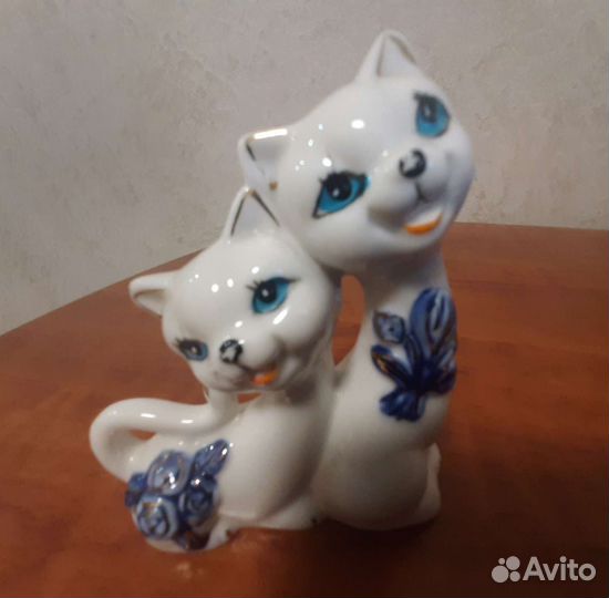 Статуэтка фарфоровая кошка с котенком