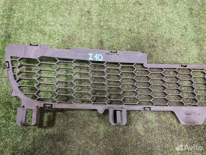 Решетка в бампер центральная Mazda 6 (GG) 2007