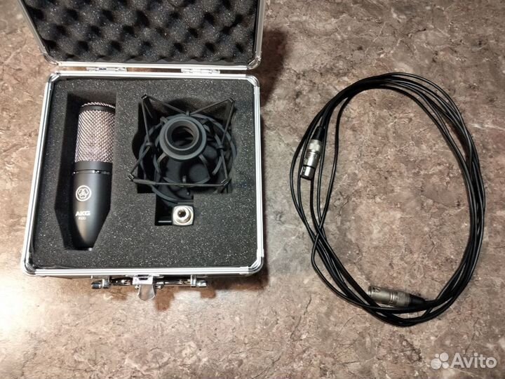 Конденсаторный микрофон AKG P220